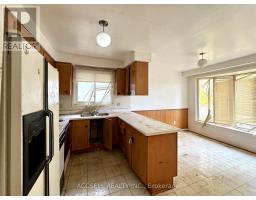 403 Chantenay Drive, Mississauga, ON L5A1E9 Photo 4