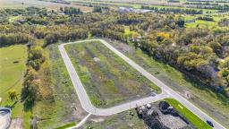 93 Harvest Crescent, Lorette, MB R5K0T3 Photo 3