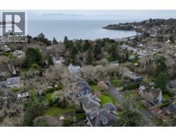 Entrance - 645 Transit Rd, Oak Bay, BC V8S4Z4 Photo 4