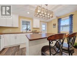 31 Thomas Street, Smiths Falls, ON K7A3E3 Photo 2