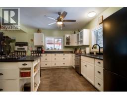 3pc Bathroom - 475 Westside Road, Trout Lake, BC V0G1R2 Photo 2