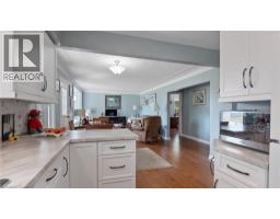 Dining room - 611 W Clare Avenue, Welland, ON L3C3B9 Photo 5