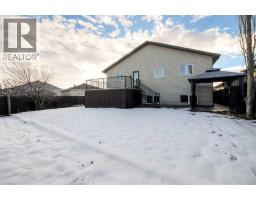 Living room - 11 Cougar Cove N, Lethbridge, AB T1H6M7 Photo 2