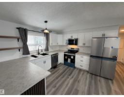 Kitchen - 1613 Jubilee Crescent, Sherwood Park, AB T8H2J3 Photo 3