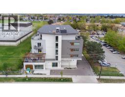 Living room - 1083 Klo Road Unit 505, Kelowna, BC V1Y4X6 Photo 3