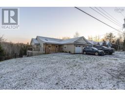 Bath (# pieces 1-6) - 10 Hillside Crescent, Stewiacke, NS B0N2J0 Photo 5