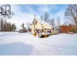 Living room - 160 Burnstown Road, Mcnab Braeside, ON K0A3L0 Photo 5