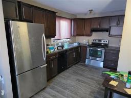 239 5th Avenue Ne, Portage La Prairie, MB R1N0C6 Photo 3