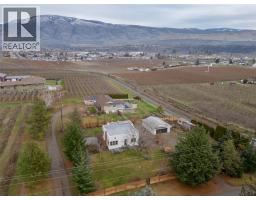 Recreation room - 824 Road 2, Oliver, BC V0H1T1 Photo 2