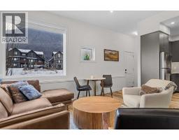 Kitchen - 102 E 1200 Three Sisters Parkway, Canmore, AB T1W0M5 Photo 4