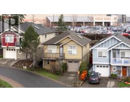 Bathroom - 909 Cavalcade Terr, Langford, BC V8B6W6 Photo 2