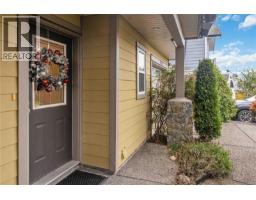 Bathroom - 909 Cavalcade Terr, Langford, BC V8B6W6 Photo 3