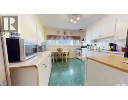 Living room - E 135 145 3rd Street E, Fox Valley, SK S0N0V0 Photo 2