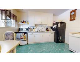 Den - E 135 145 3rd Street E, Fox Valley, SK S0N0V0 Photo 3