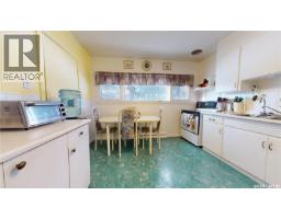 Bedroom - E 135 145 3rd Street E, Fox Valley, SK S0N0V0 Photo 5