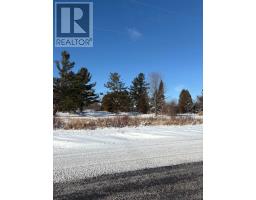 Living room - 15557 Dixon Road, South Stormont, ON K0C1R0 Photo 2