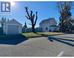 Kitchen - 332 Grey Street, Granum, AB T0L1A0 Photo 4