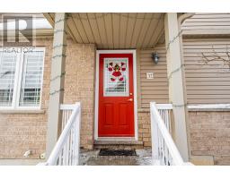 Living room - 32 10 Foxglove Crescent, Kitchener, ON N2E0E1 Photo 3