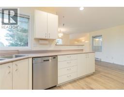 Primary Bedroom - 624 Wembley Rd, Parksville, BC V9P2B4 Photo 5