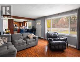 Full bathroom - 5712 6 Highway, Vernon, BC V1B3E1 Photo 5