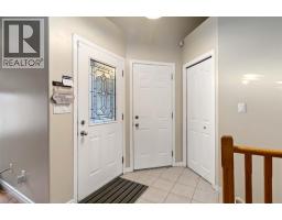 Kitchen - 104 Philpott Bay, Fort Mcmurray, AB T9K2T8 Photo 4