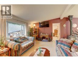 Kitchen - 300 Lake Park Rd, Lake Cowichan, BC V0R2G0 Photo 4