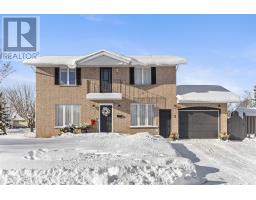 Living room - 3 Charlotte Dr, Sault Ste Marie, ON P6B5S6 Photo 2