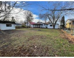 Bedroom - 560 John Street N, Gravenhurst, ON P1P1G2 Photo 4