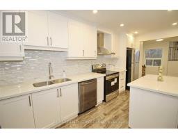 Family room - 120 Simmons Boulevard, Brampton, ON L6V3V6 Photo 4