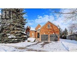 Kitchen - 1035 Northern Prospect Crescent, Newmarket, ON L3X1N7 Photo 3
