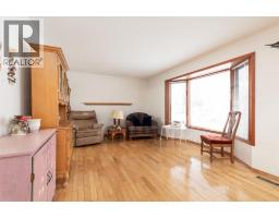 4pc Bathroom - 2609 11 A Avenue N, Lethbridge, AB T1H1N9 Photo 4