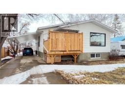 Living room - 310 Louis Avenue, Maple Creek, SK S0N1N0 Photo 2