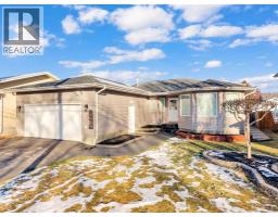 Dining room - 6006 57 Avenue, Ponoka, AB T4J1L2 Photo 2