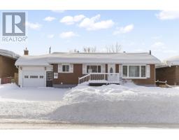 Living room - 263 Second Lin E, Sault Ste Marie, ON P6C2M5 Photo 2