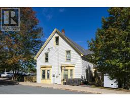 92 94 Pleasant Streets, Bridgewater, NS B4V1N2 Photo 5