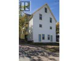 92 94 Pleasant Streets, Bridgewater, NS B4V1N2 Photo 4