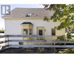 92 94 Pleasant Streets, Bridgewater, NS B4V1N2 Photo 2