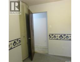 Living room - 11 Watts Bay, Regina, SK S4N5G6 Photo 2