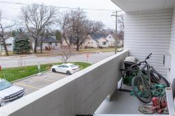 Kitchen - 205 870 Cambridge Street, Winnipeg, MB R3M3H5 Photo 2