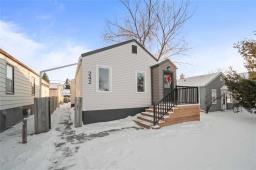 Living room - 242 Portland Avenue, Winnipeg, MB R2M1K3 Photo 2