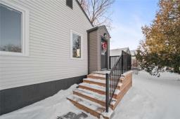 Dining room - 242 Portland Avenue, Winnipeg, MB R2M1K3 Photo 3