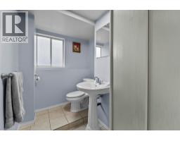 Full bathroom - 1572 Valleyview Drive, Cache Creek, BC V0K1H0 Photo 5