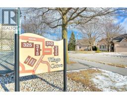 Bedroom - 320 Village Grove Drive Unit A 304, Tecumseh, ON N8N4X7 Photo 5