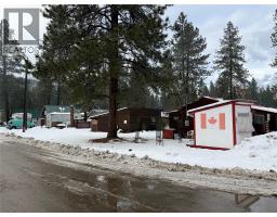 Full bathroom - 5861 33 Highway, Beaverdell, BC V0H1A0 Photo 5