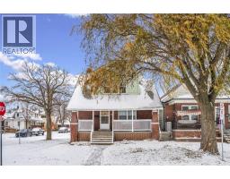 4pc Bathroom - 1097 Moy Avenue, Windsor, ON N9A2P2 Photo 2