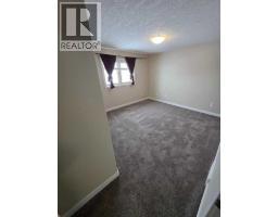 2pc Bathroom - 2216 18 Avenue, Coaldale, AB T1M1G3 Photo 3