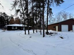 Eat in kitchen - 18 Porcupine Trail, Traverse Bay, MB R0E2A0 Photo 2