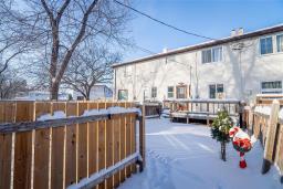 Kitchen - 56 Beaumont Bay, Winnipeg, MB R3T0N1 Photo 3