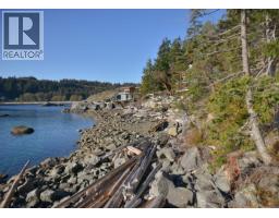 7643 Cove Beach Road, Halfmoon Bay, BC V7Z1C3 Photo 4