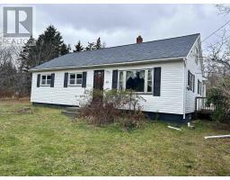 Bath (# pieces 1-6) - 20 Chemin De Laboiteau, Wedgeport, NS B0W3P0 Photo 5